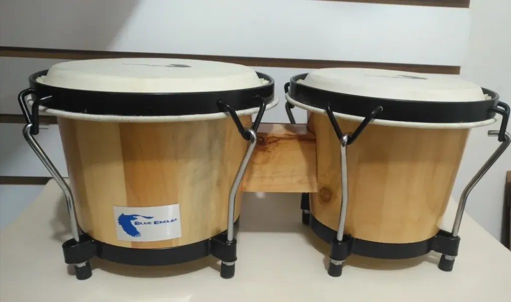 BONGO 6, 7" BLUE EAGLE BD-0708EN, COLOR NATURAL HERRAJE NEGRO MARCA